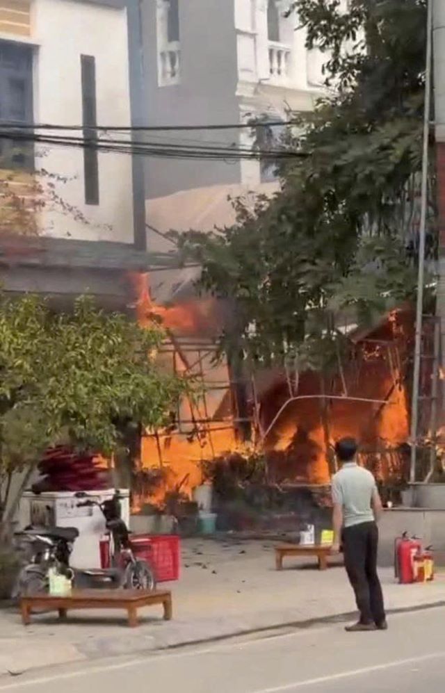 chay-quan-thit-cho-lao-cai