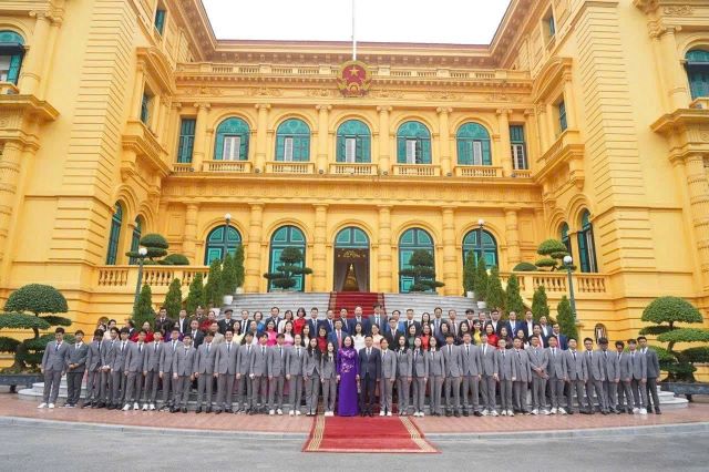 pho-chu-tich-nuoc-gap-mat-tuyen-duong-hoc-sinh-thi-olympic