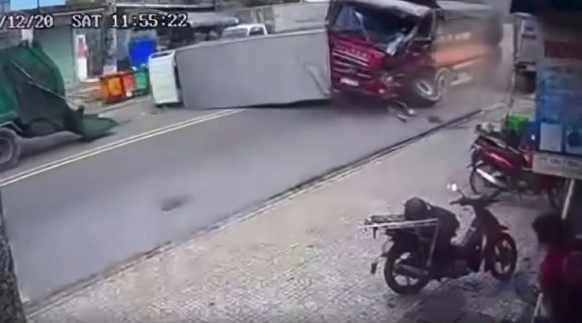 xe-ben-dam-o-to-tai-o-tphcm