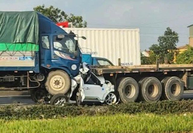 tai-nan-lien-hoan-7-o-to