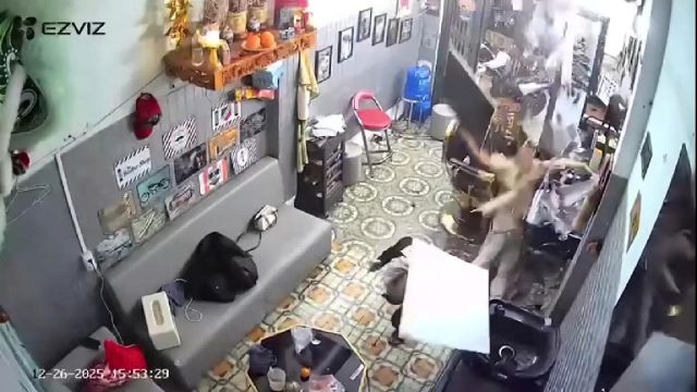 hien-truong-thanh-nien-roi-thung-mai-nha