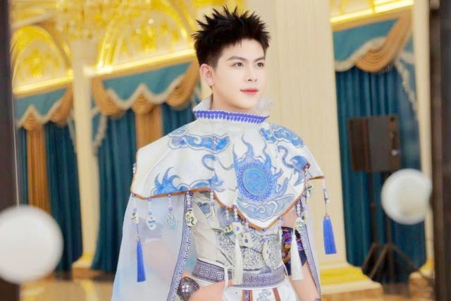 dien-vien-trom-tui-xach-hoa-hau-mexico1-rs