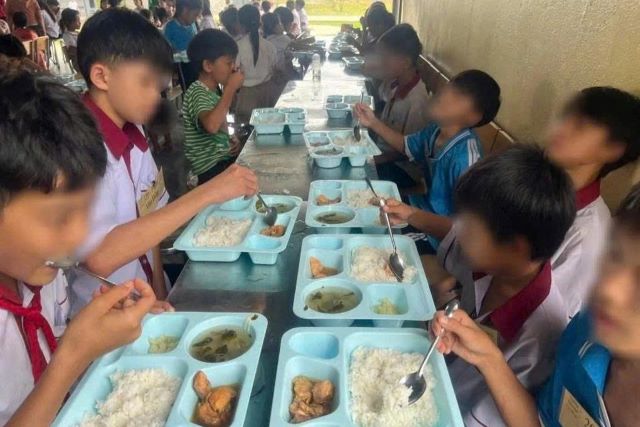 hoc-sinh-truong-tieu-hoc-cu-mlan