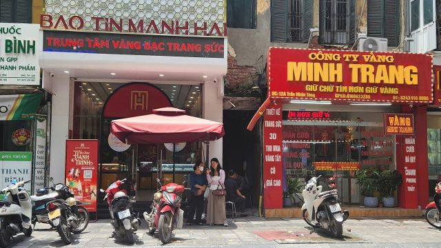 gia-vang-chieu-tai-cac-tiem-vang-ha-noi