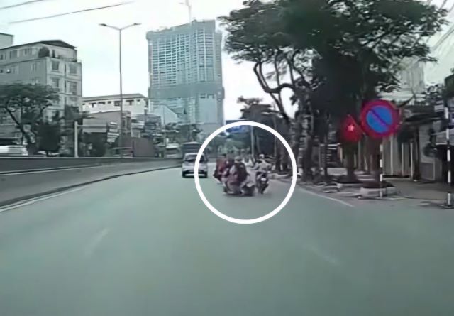 xe-may-re-au-gay-va-cham