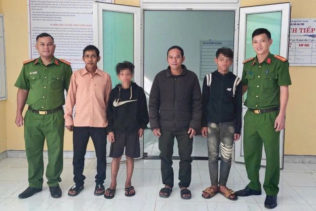 hai-thieu-nien-troi-dat-tren-song