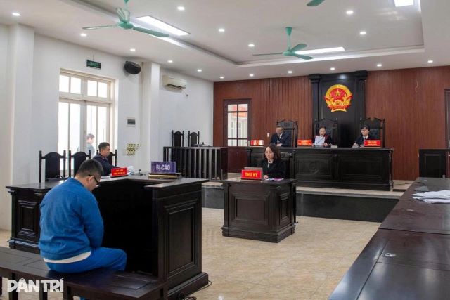 quang-canh-phien-xet-xu-vu-nguoi-dan-ong-hanh-hung-co-gai-o-chung-cu