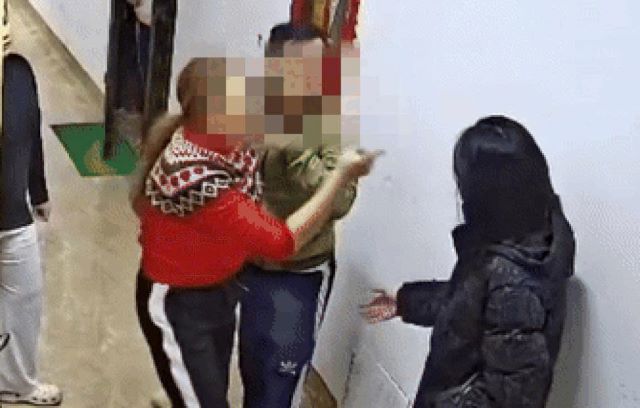 vu-nguoi-phu-nu-bi-danh-o-chung-cu