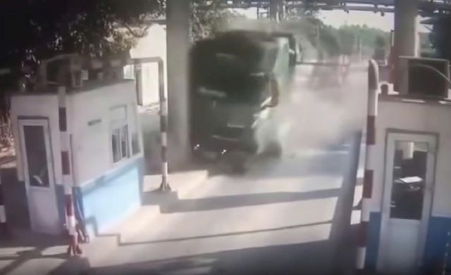 xe-dau-keo-mat-lai-tong-tram-thu-phi