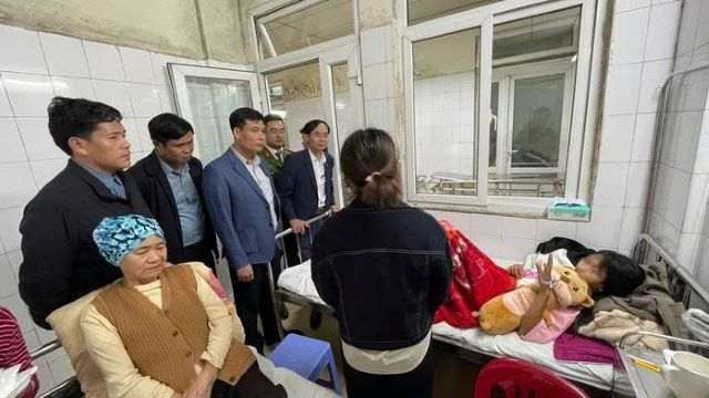 chinh-quyen-dia-phuong-tham-hoi-nu-sinh-lop-bi-danh-hoi-dong