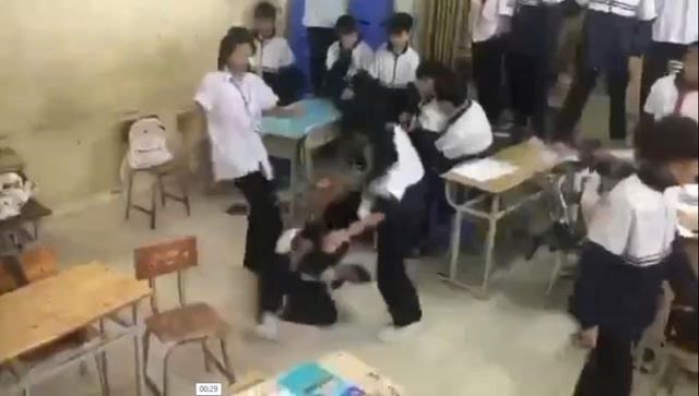 nu-sinh-lop-7-bi-danh-hoi-dong