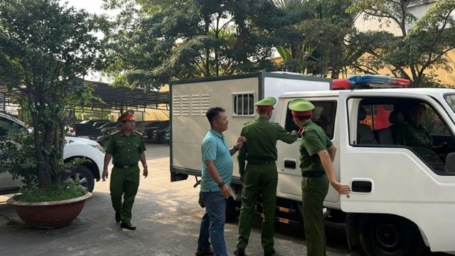 hinh-anh-chu-kenh-youtube-lan-dinh-tai-phien-xet-xu-lien-quan-cac-video-ve-ba-nguyen-phuong-hang-1