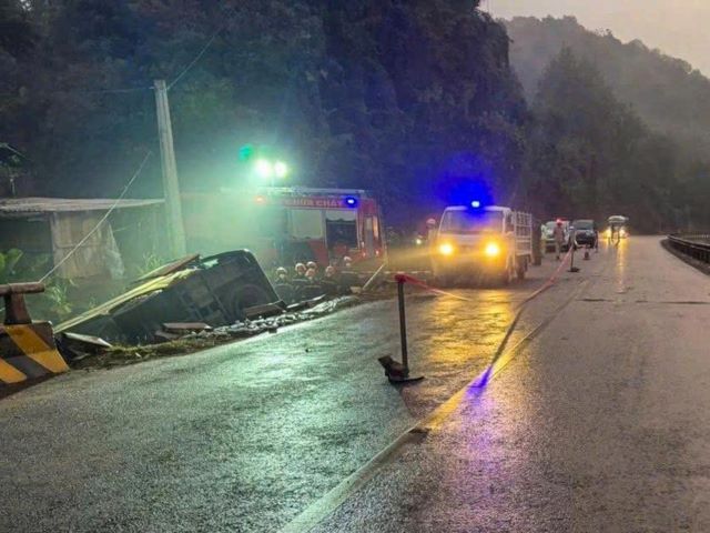 hien-truong-vu-tai-nan-xe-khach