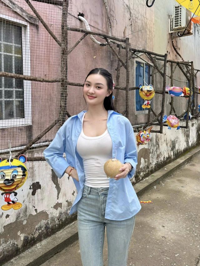 nhan-sac-a-hau-sinh-nam-2003-duoc-ghep-doi-voi-cau-thu-dinh-bac-6