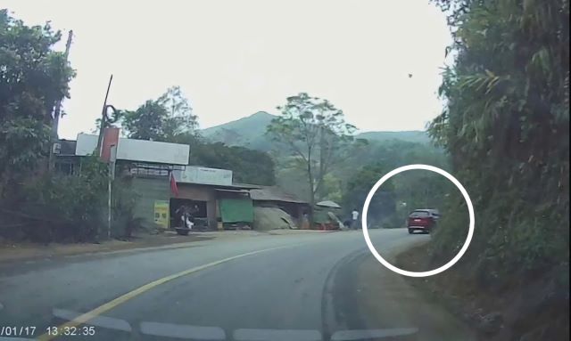 xe-o-to-dung-khuc-cua-gay-nguy-hiem