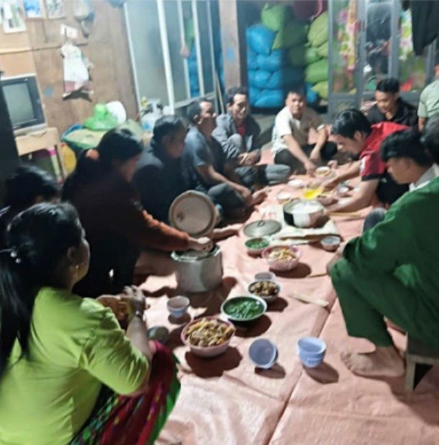 cu-ong-73-tuoi-vuot-1500-km-ruoc-ban-gai-quen-qua-mang-ve-song-chung-5