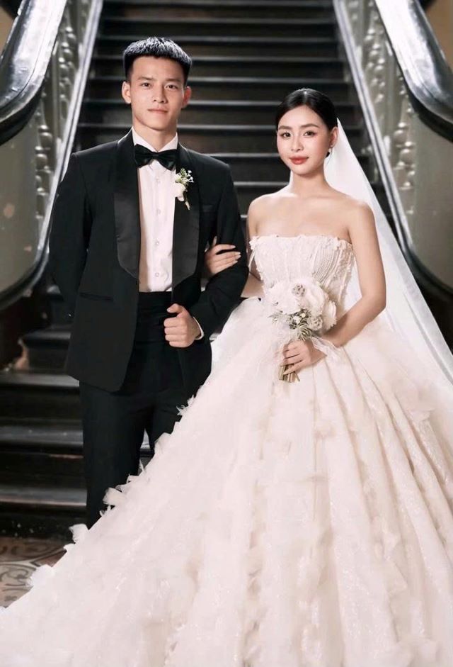 nguyen-thanh-nhan-va-vo-nguoi-mau-1