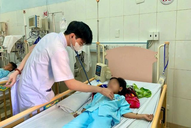 tre-nho-uong-nham-thuoc-an-than-phai-nhap-vien-cap-cuu