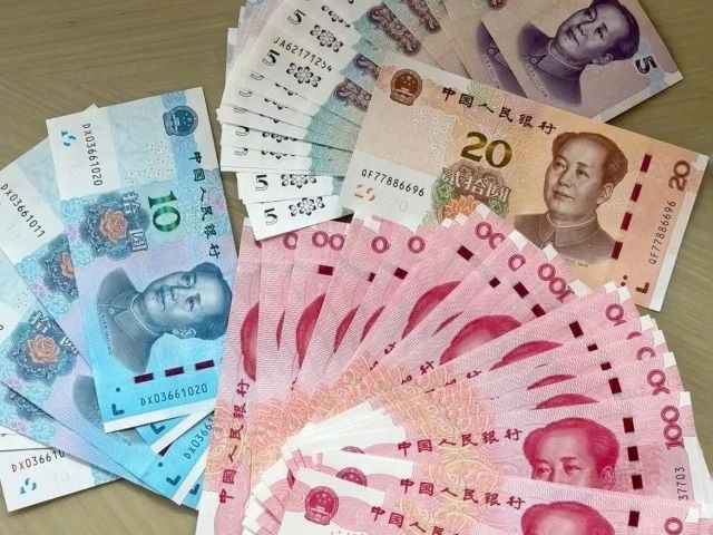 trom-tien-dong-nghiep-vi-thay-video-khoe-giau