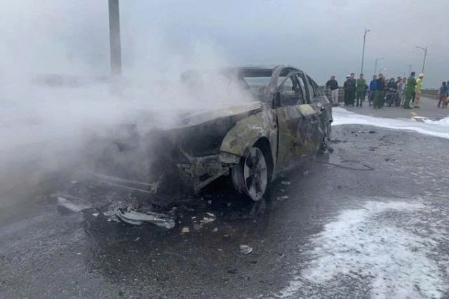 xe-o-to-5-cho-chay-tro-khung-o-nghe-aan