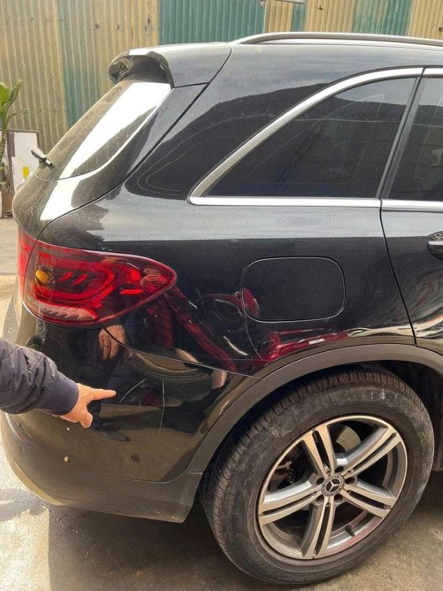 xe-mercedes-bi-dap-pha-cao-xuoc-o-ha-noi