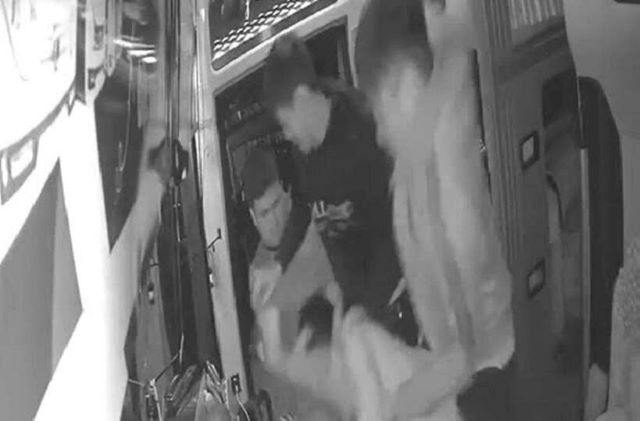 nhom-con-do-hanh-hung-phu-xe-2