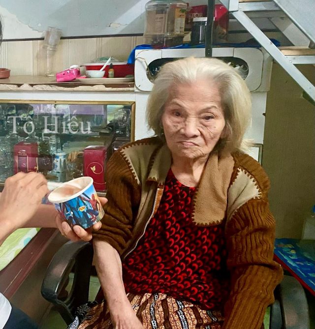 me-co-dien-vien-thuong-tin