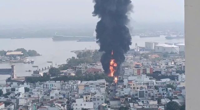 chay-xe-bon-cho-xang-dau-2