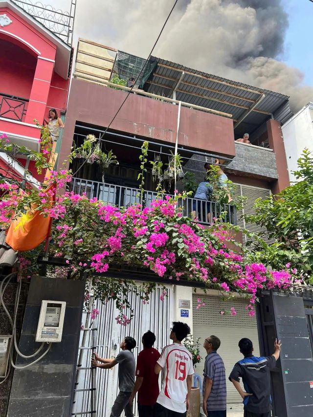 chay-xe-bon-cho-xang-dau-4