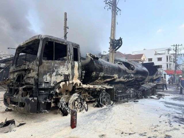 hien-truong-chay-xe-bon-cho-xang