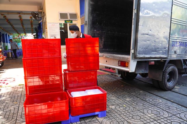 truong-hoc-to-chuc-an-ban-tru-cho-hoc-sinh-3