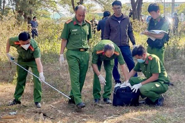 cong-an-kham-nghiem-hien-truong-vu-cuop-ngan-hang
