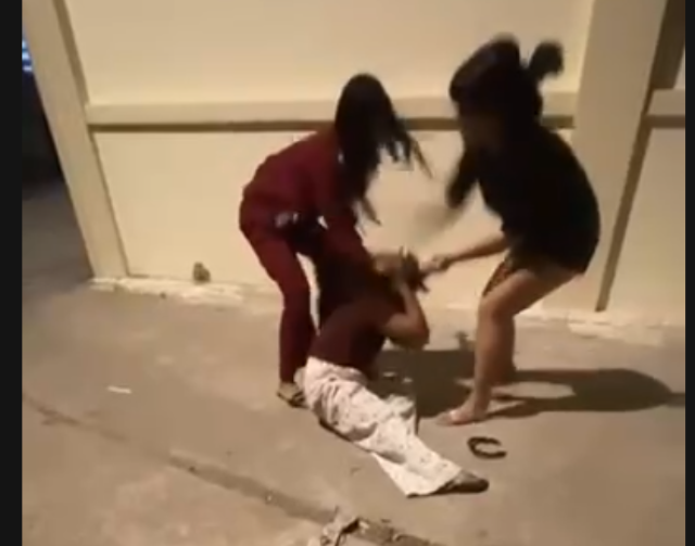 nu-sinh-bi-danh-hoi-dong-giua-duong