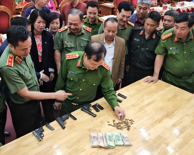 tang-vat-cuop-ngan-hang