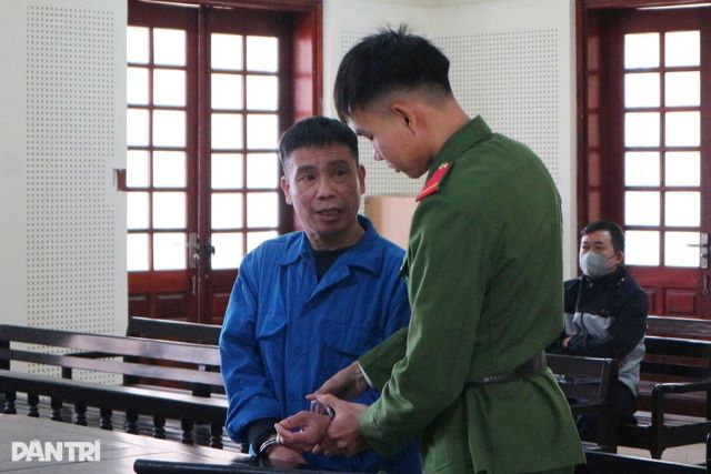 nguoi-dan-ong-tron-vien-ve-chem-hang-xom-nghe-an