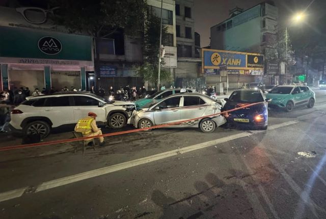 nu-tai-xe-lai-o-to-di-nguoc-chieu