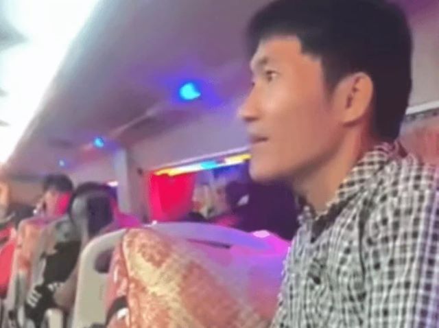 nguoi-dan-ong-mat-tien-ve-que-nghi-tet