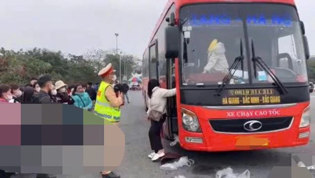 xe-khach-nhoi-nhet-nop-phat