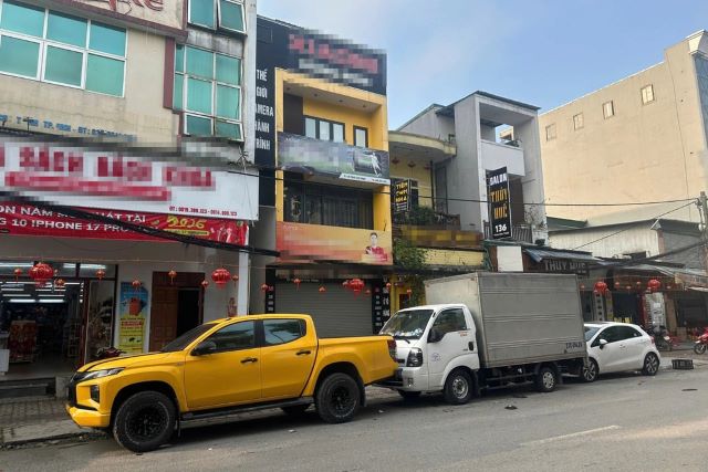 xe-tai-do-truoc-cua-hang