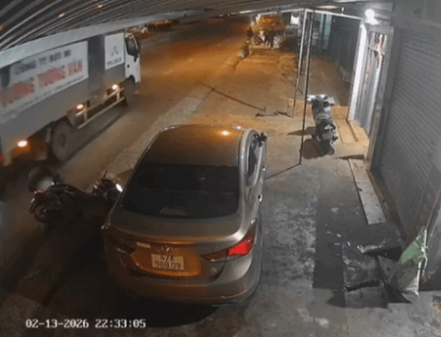 camera-canh-tai-xe-can-qua-dau-sau-va-cham