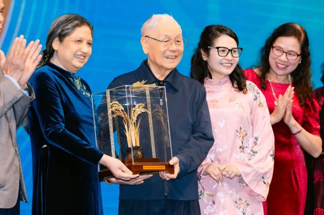 nha-giao-nhan-dan-nguyen-trong-vinh-2