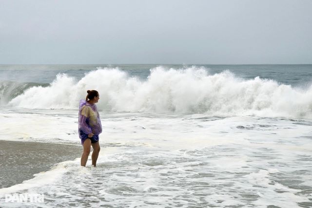 vu-10-nguoi-bi-song-cuon-nha-trang