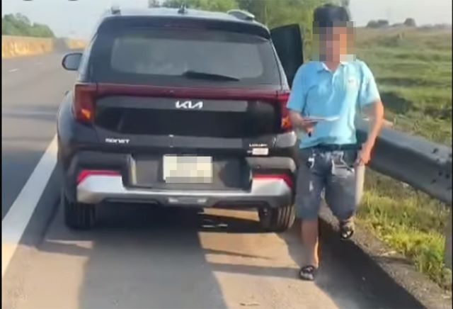 dung-xe-tren-cao-toc-de-di-ve-sinh