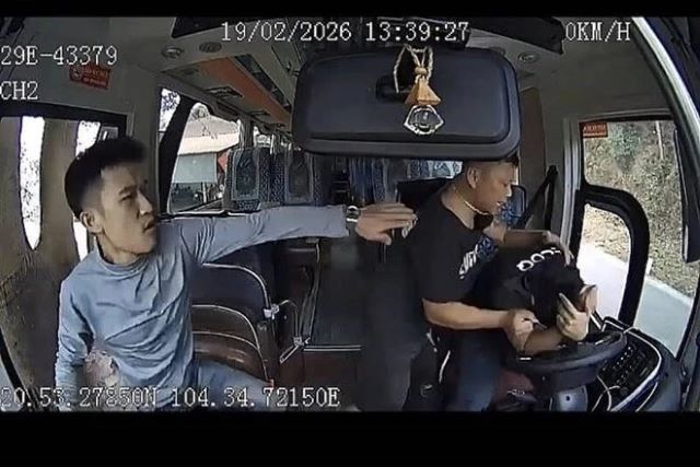 hanh-hung-tai-xe-xe-khach