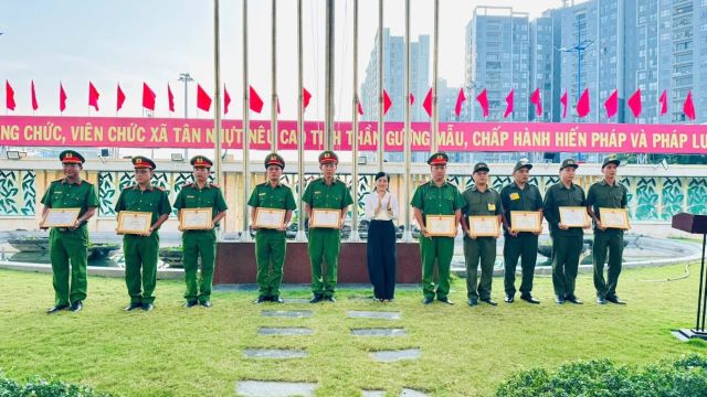 khen-thuong-can-bo-cong-an