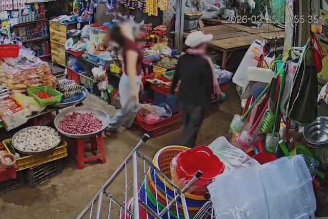 nguoi-phu-nu-xit-thuoc-me-dak-lak