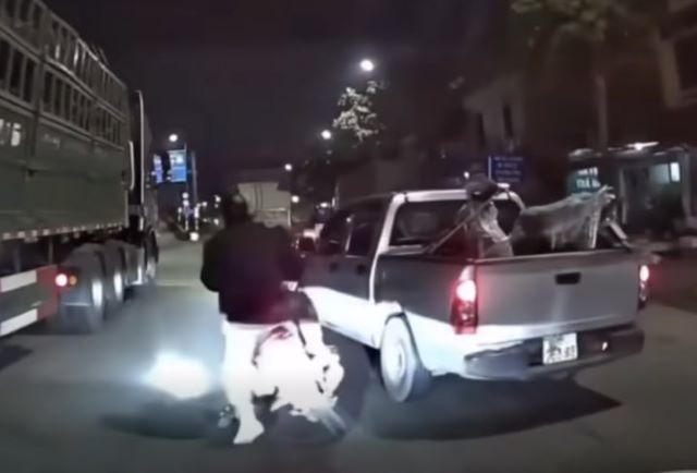 xe-ban-tai-chen-ep-xe-may