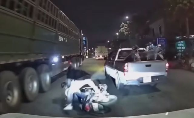 xe-ban-tai-tat-nga-xe-may