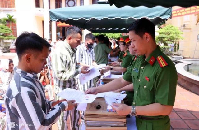 bo-cong-an-du-kien-quet-ma-qr-gui-tien-pham-nhan