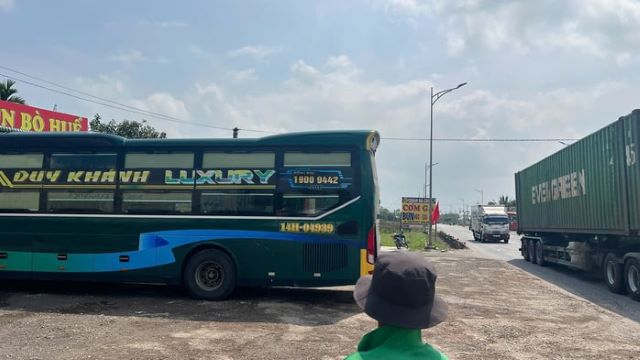 quan-bun-bi-to-duoi-xe-tai